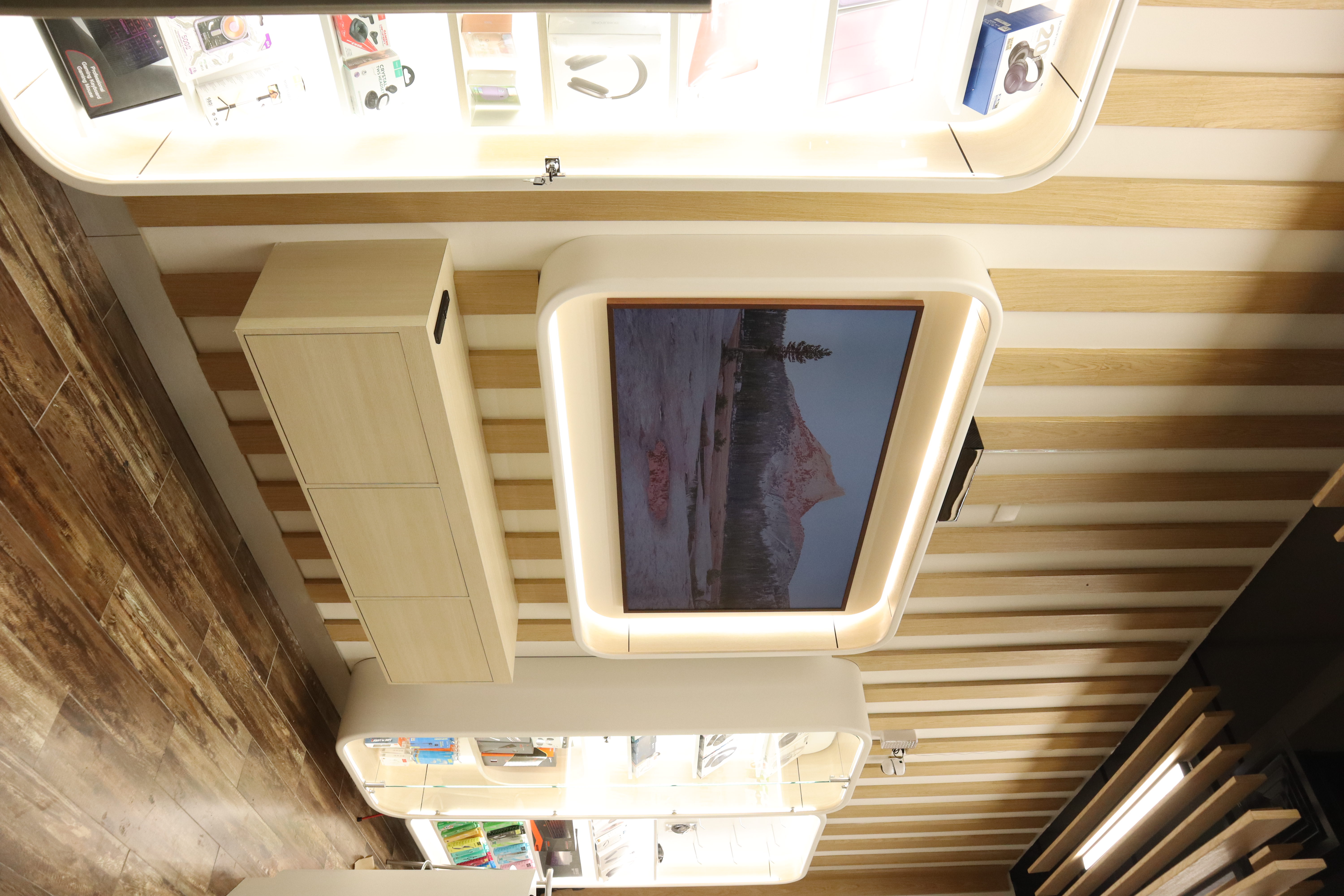 Muebles con Elementos Audiovisuales Integrados